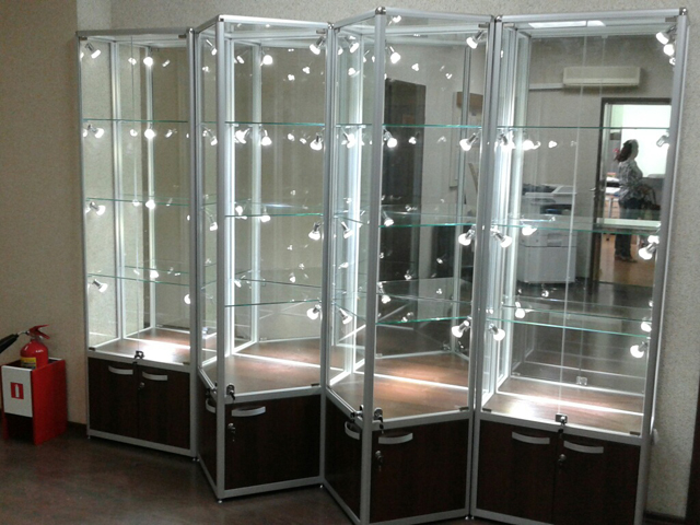 Выставочные витрины для наградных кубков