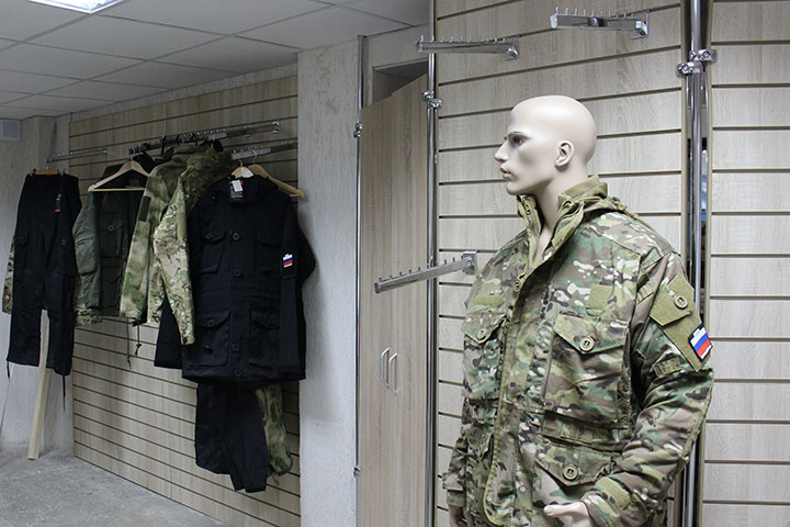 Торговое оборудование для магазина военного одежды, г.Минск